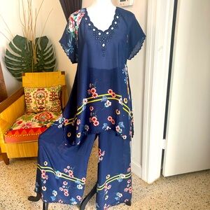 JOHNNY WAS Mariah Top & Pants! 2 piece Set! Navy Blue Print with Embroidery. Med